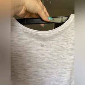 Lululemon gray/white tee